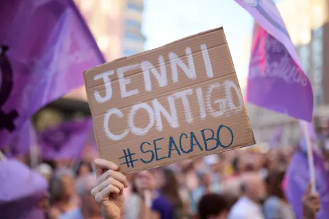 ¿Qué se entiende por consentimiento? Manifestación en España para expresar apoyo a Jenni Hermoso.