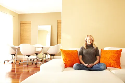 Cuáles son los 5 hábitos que te roban energía y que deberías evitar, según el feng shui Feng shui: los 5 hábitos que te roban energía.