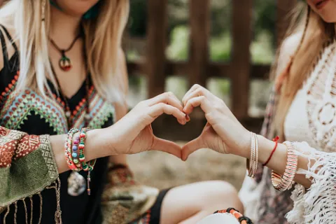 Womance: ¿cuáles son las claves de una amistad femenina que te potencia? Womance, la amistad femenina como un vínculo imprescindible para ser feliz