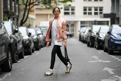 Temporada primavera-verano: los 10 básicos en los que vale la pena invertir Look de primavera en la city.
