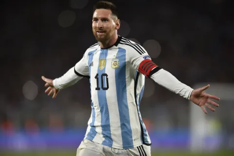 Cuándo vuelve a jugar la Selección argentina por las Eliminatorias Luego de los triunfos ante Ecuador y Bolivia, el equipo de Lionel Scaloni seguirá su camino en busca de la clasificación al Mundial de Estados Unidos, México y Canadá 2026.