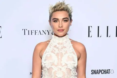 Florence Pugh impactó con un vestido con escote y transparencias Florence Pugh impactó con un vestido con escote y transparencias
