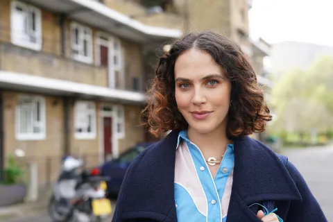 Esta serie británica de menos de 5 horas es la historia más extraña que vas a ver Jessica Brown Findlay, de Downton Abbey, en una nueva serie británica.