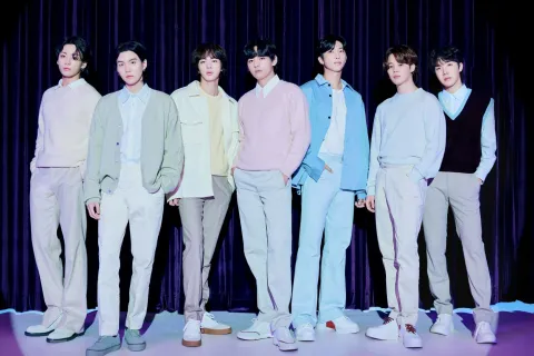 BTS: las 5 shockeantes verdades que aprendimos gracias a Beyond the Story BTS cumplió 10 años y publicó un libro sobre su historia.