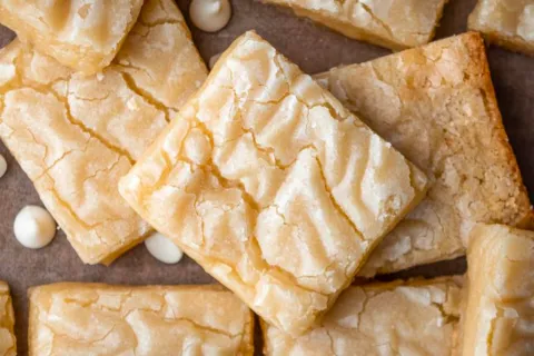 Blondies: la imperdible receta de brownies con chocolate blanco que no falla Paso a paso para hacer blondies, los brownies de chocolate blanco.