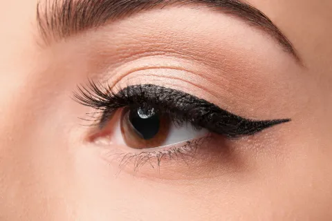 Inspirate en estas 5 ideas para delinearte los ojos y sumarle onda a tu make-up 5 ideas para que te animes a delinearte los ojos.