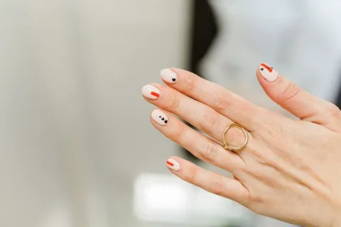 Nail art con puntos para inspirarse y crear tus propios diseños.