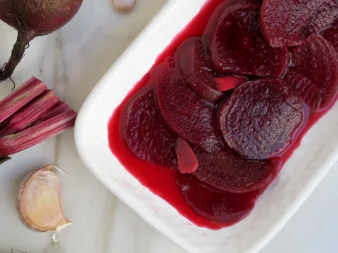 3 recetas con remolacha: ideas ricas, saludables y fáciles de hacer Las remolachas en vinagre son un descubrimiento de la infancia de Nati Kiako, gracias a su abuela Susana.
