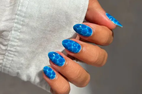 Así son las pool nails, el nail art viral que es tendencia este verano Qué son las pool nails y cómo podés hacerlas en casa.