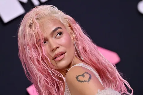 Karol G fue elegida como una de las celebrities más influyentes de la moda Karol G fue elegida como una de las celebrities más influyentes de la moda.