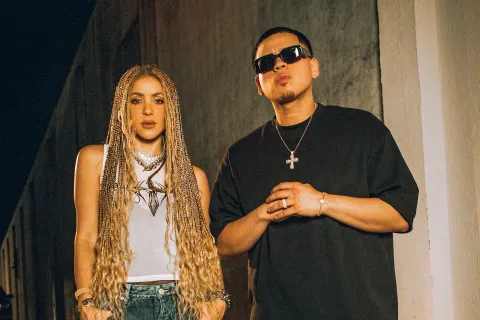 Shakira lanzó El jefe, su nueva canción junto a Fuerza Regida: "Tienes todo para ser millonario" Shakira estrenó su nuevo tema, "El jefe", junto a Fuerza Regida.
