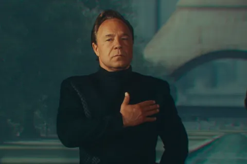 Esta serie británica acaba de estrenar en Netflix y a rankea entre lo más visto de la plataforma Cadáveres estrenó el jueves 19 en Netflix.