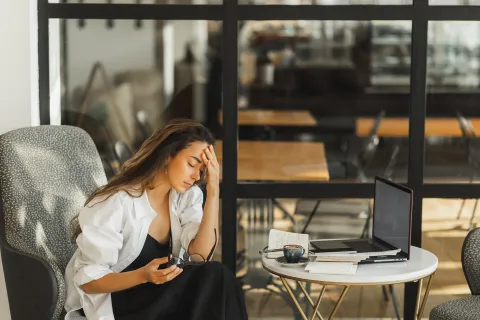 Salud mental y burnout: ¿cómo detectar si estás quemada y necesitás reponer energías? burnout_principal.jpg