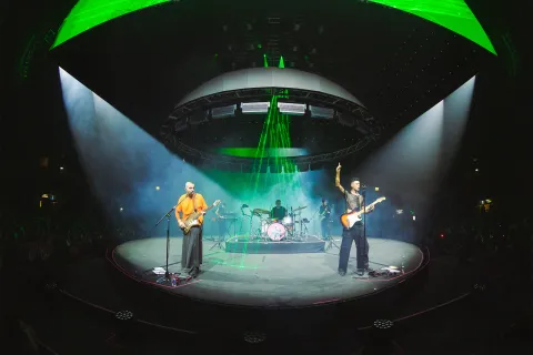 Usted Señalemelo cerró su año consagratorio con un impresionante show en el Luna Park.