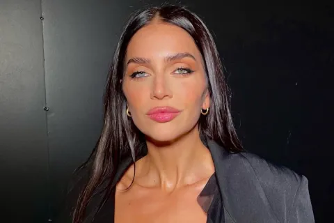 Zaira Nara desfiló en bikini en la noche de Sevilla, donde asistirá a los Latin Grammys Qué dijo Zaira Nara sobre su supuesto embarazo.