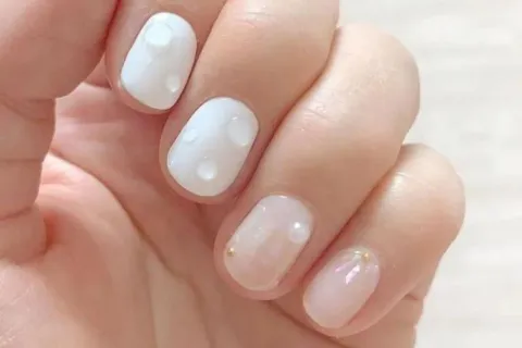 Cómo son las wet nails, el nuevo diseño de uñas que es tendencia en redes Nail art: 5 diseños con efecto wet o mojado, la última tendencia en manicura.