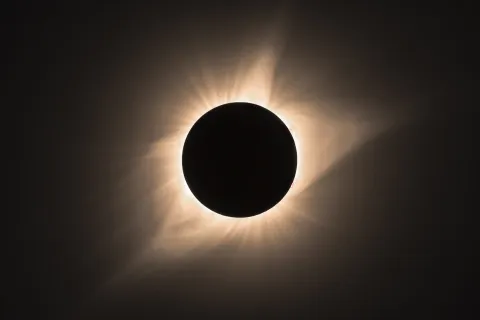Un ritual muy poderoso para el eclipse solar del 14 de octubre Cuál será el impacto del último eclipse del año.