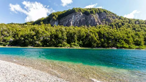 Una turística ciudad patagónica fue elegida por tercera vez entre las más hospitalarias del mundo Una ciudad patagónica fue elegida entre las más hospitalarias del mundo.