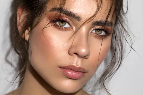 Tendencias make-up 2024: la manera correcta para lograr los efectos glow y el latte make Cómo lograr el efecto glow.