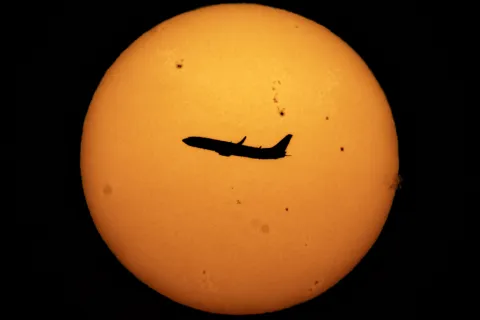 Eclipse solar en Libra: cómo influyen las fases lunares a los diferentes signos del Zodíaco El impacto del eclipse y las fases lunares, en octubre 2023.