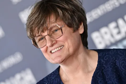 Quién es Katalin Karikó, la premio Nobel de Medicina que sueña con curar el cáncer Katalin Karikó, la médica reconocida con el Premio Nobel de Medicina.