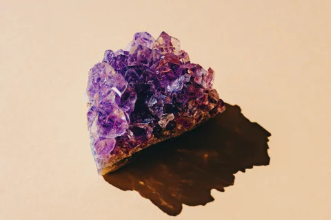 No es la amatista: estos son los cristales que representan a cada uno de los signos del Zodíaco Signo por signo, esta es la piedra que representa a cada signo del Zodíaco.