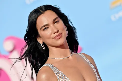 Dua Lipa se separó del cineasta francés Romain Gavras La cantante se separó del cineasta luego de ocho meses de romance. A continuación, los motivos.