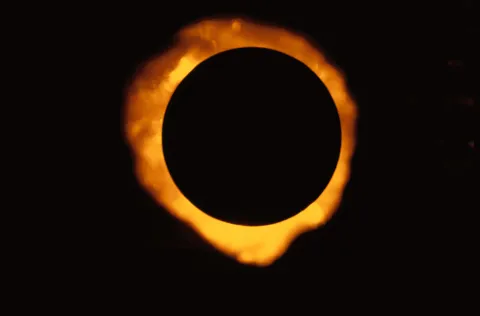 La energía astral entre eclipses: qué pasó y cómo prepararnos para el sucederá el 28 de octubre Cómo prepararnos para el próximo eclipse solar.
