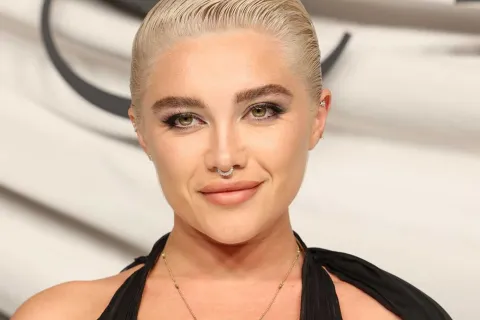 Contené el aliento antes de ver el explosivo look de Florence Pugh en el Paris Fashion Week La actriz deslumbró en la alfombra roja de la Paris Fashion Week con dos tendencias para el infarto.