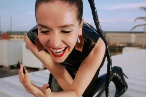 Natalia Oreiro: el impresionante look total black que eligió para los cuartos de final de La Voz Furor por el look total black de Natalia Oreiro en La Voz Uruguay.