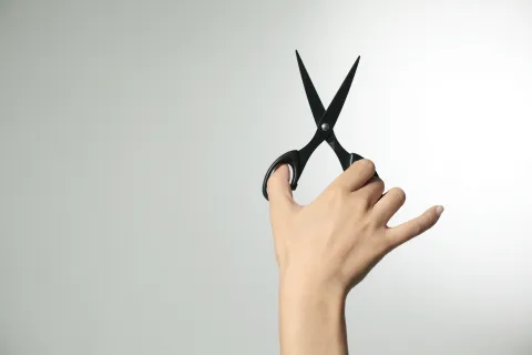 ¿Qué significa poner unas tijeras en forma de cruz debajo de la cama? ¿Qué significa poner unas tijeras en forma de cruz debajo de la cama?