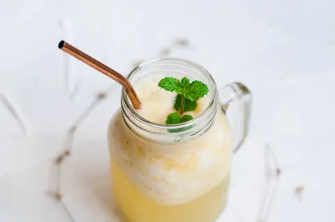 Batido de cúrcuma: por qué es saludable tomarlo en la mañana Batido con cúrcuma: riquísimo, fácil de hacer y muy saludable.