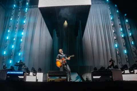 Anoche fue el primero de dos únicos conciertos que dará en Buenos Aires; esta noche agota su segundo estadio de Velez. 