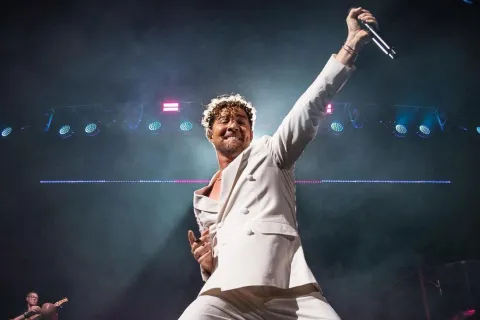 David Bisbal en el Movistar Arena dejó en claro su amor por nuestro país: “¡Que viva la Argentina!” David Bisbal conquistó el Movistar Arena: “¡Que viva la Argentina!”