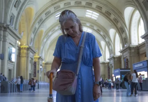 La película argentina que acaba de estrenar en Netflix y adapta una exitosa novela de Claudia Piñeiro Mercedes Morán protagoniza Elena sabe, la nueva adaptación de Claudia Piñeiro.