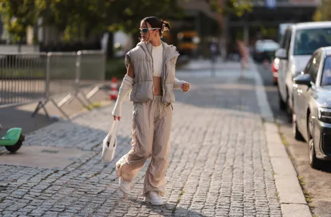 Parachute pants: así se lleva la última tendencia de primavera verano Parachute, el pantalón estrella de la primavera verano.