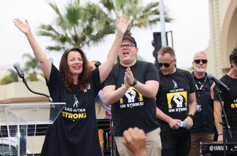 Fran Drescher habla sobre su rol en la huelga de actores: "No necesito emular la energía masculina para liderar" El poderoso mensaje de Fran Drescher.