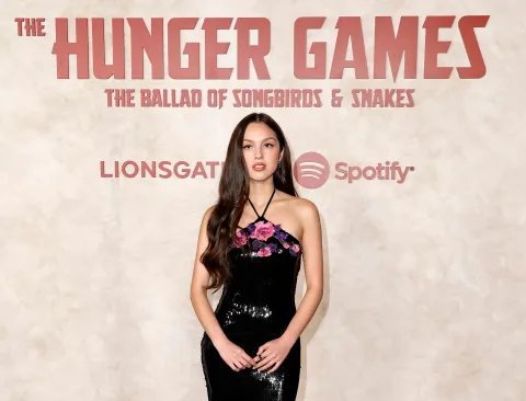 Los looks en la alfombra roja de Los juegos del hambre: Balada de pájaros cantores y serpientes.