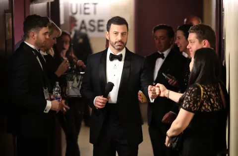 Jimmy Kimmel vuelve a ser el anfitrión de los Premios Oscar y conducirá la ceremonia de 2024 Jimmy Kimmer vuelve como anfitrión de los Premios Oscar.