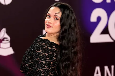 Rosalía impactó en los Latin Grammy 2023 con unas cejas “lion mane” efecto cortado Rosalía impactó en los Latin Grammy 2023 con unas cejas “lion mane” efecto cortado