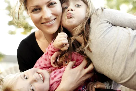 ¿Mamá desbordada? Cómo sobrevivir a fin de año sin colapsar en el intento: 7 claves para lograrlo Cómo sobrellevar fin de año con los chicos.