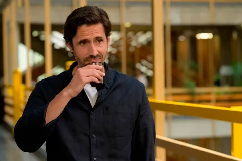 HBO Max y una serie española escondida que te hará divertir y emocionar HBO Max y una serie española escondida que te hará divertir y emocionar.