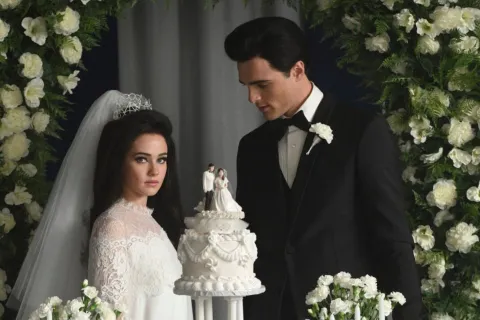 Estrena Priscilla y así recrearon las icónicas fotos de ella junto a Elvis Presley Priscilla.
