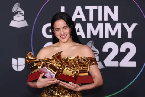 Latin Grammys 2023: dónde podés ver la ceremonia en vivo Rosalía fue la artista más galardonada de los Latin Grammys 2022.