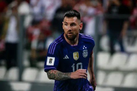 Argentina vs. Brasil, por las Eliminatorias: a qué hora juega y dónde ver el partido Argentina vs. Uruguay, por las Eliminatorias: a qué hora juega y dónde ver el partido.