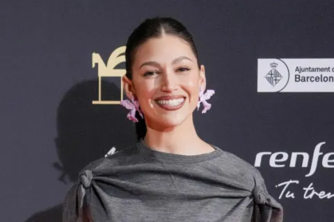Úrsula Corberó: así son los impactantes aros de orquídea que eligió para los Premios Ondas Úrsula Corberó.