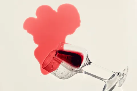Día del Vino: este es el truco secreto para quitar las manchas de vino tinto en minutos Día del Vino: este es el truco secreto para quitar las manchas de vino tinto en minutos.