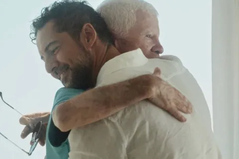El emotivo encuentro de David Bisbal con su padre con Alzheimer: “Sé que no te acuerdas de mí” El emotivo reencuentro entre David Bisbal y su papá que se volvió viral en redes.