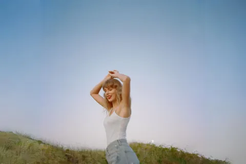 Taylor Swift abrió su corazón en una carta escrita de puño y letra que emocionó a sus fans En 2014, Taylor lanzó 1989, uno de los discos más exitosos de su carrera.