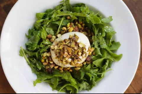 Il Quotidiano tiene como entrada una burrata que es un fuego.